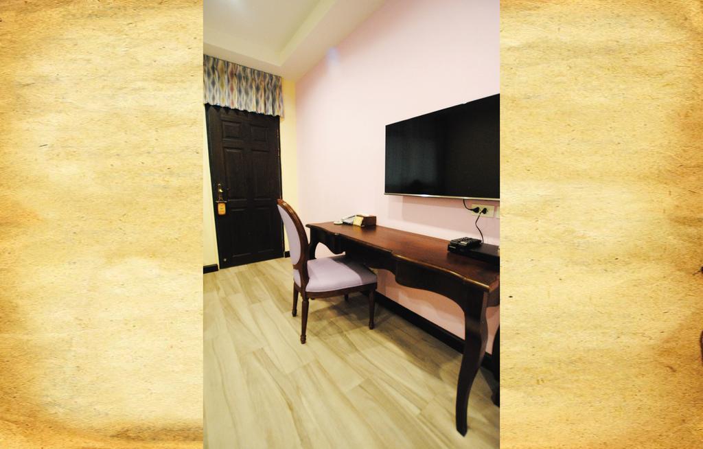 Focal Local Bed & Breakfast Bangkok Exterior foto